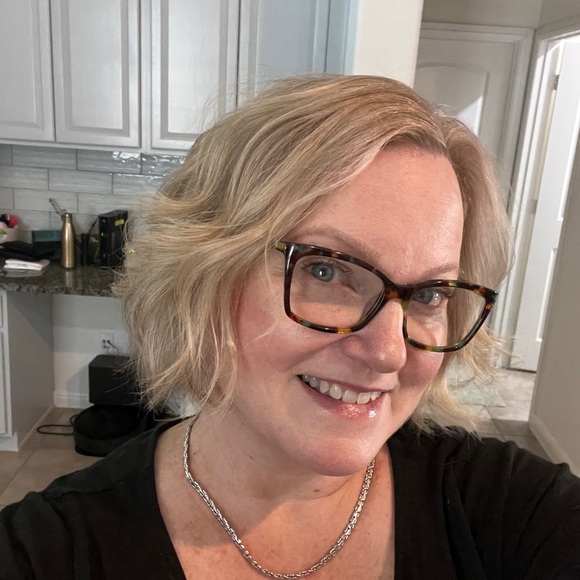 Meet your Posher, Kimberly - Picture 2 of 2